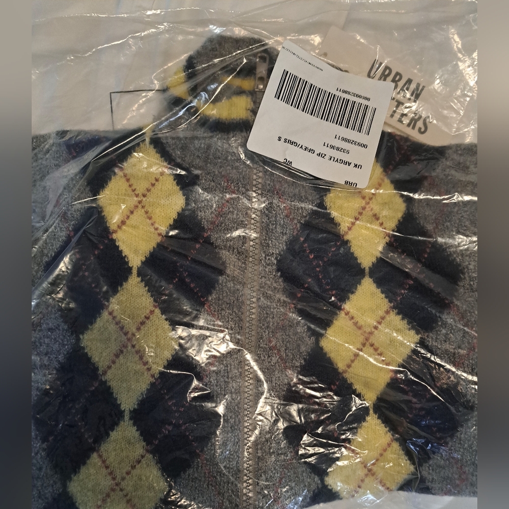 Urban Outfitters, NWT, Argyle Patterned cardigan. - Picture 3 of 3